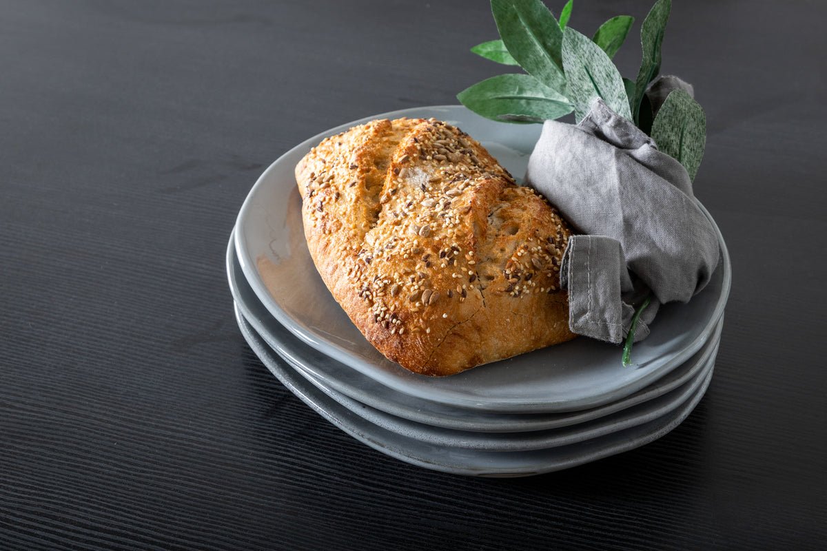 Esstisch Waka - die dekorativen Metallbeine setzen einen stilvollen Akzent