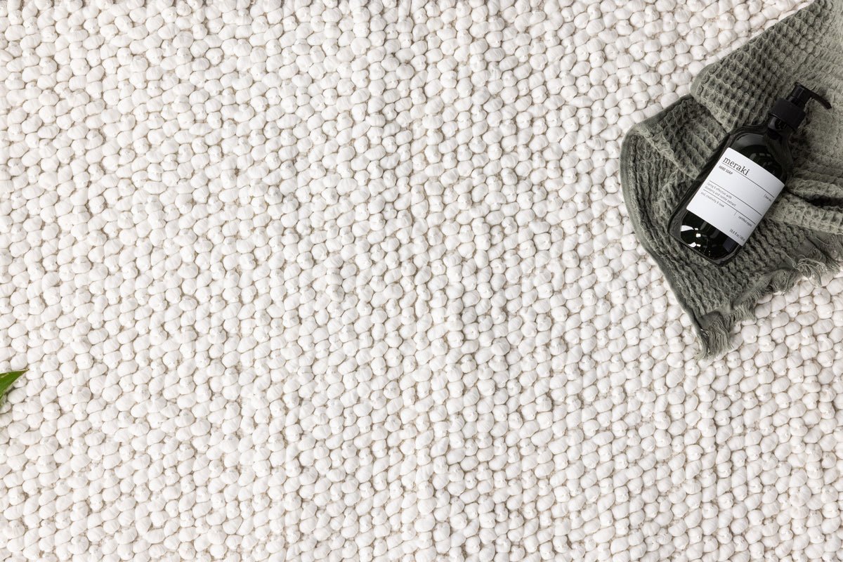 Badematte Lembongan - in klarem Weiß oder Schwarz