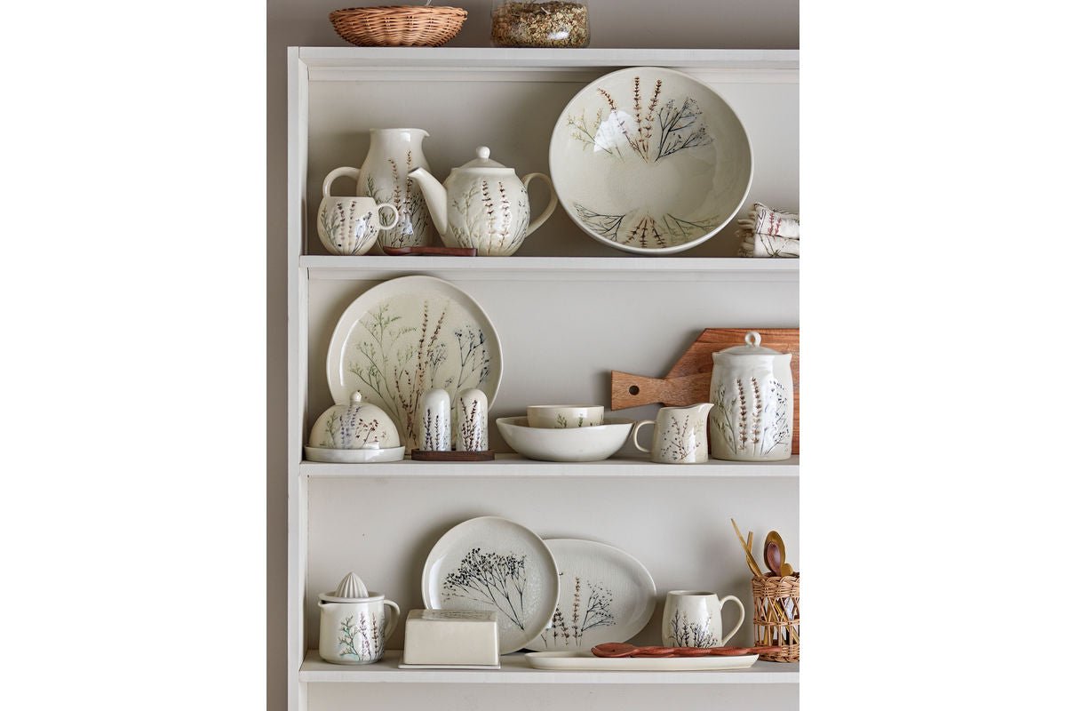 Krug Elva – handbemaltes Steingut mit Blumenmotiv