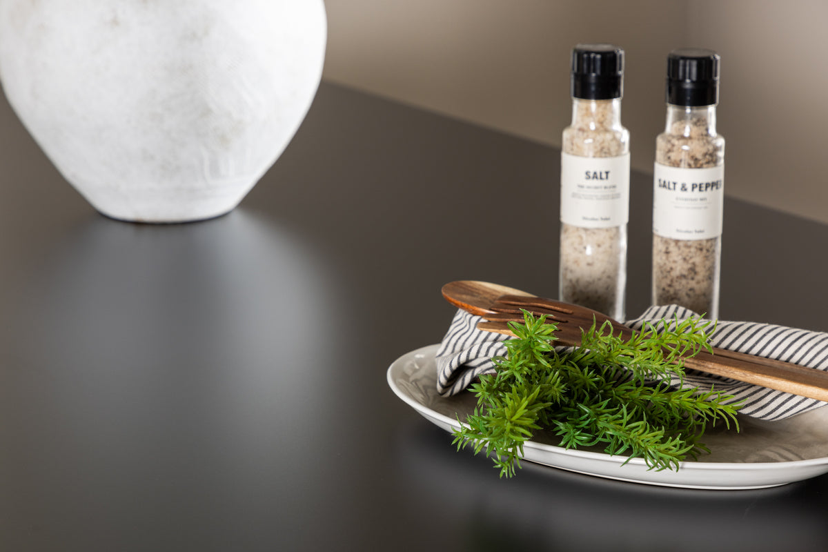 Esstisch Marlow - mit natürlicher Holzoptik und Stahlbeinen in Schwarz