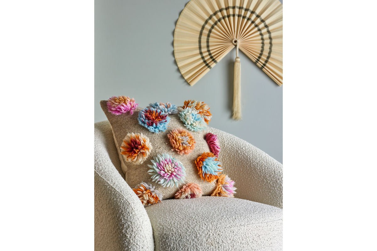 Zierkissen Florenz – Getuftete Wollblumen in natürlicher Farbwelt