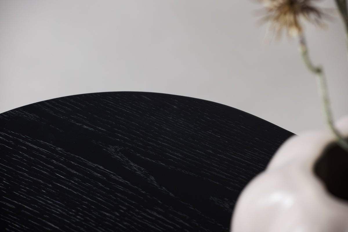 Designer TV-Lowboard Sundby – Schwarz in Eichenoptik mit Lamellenfront