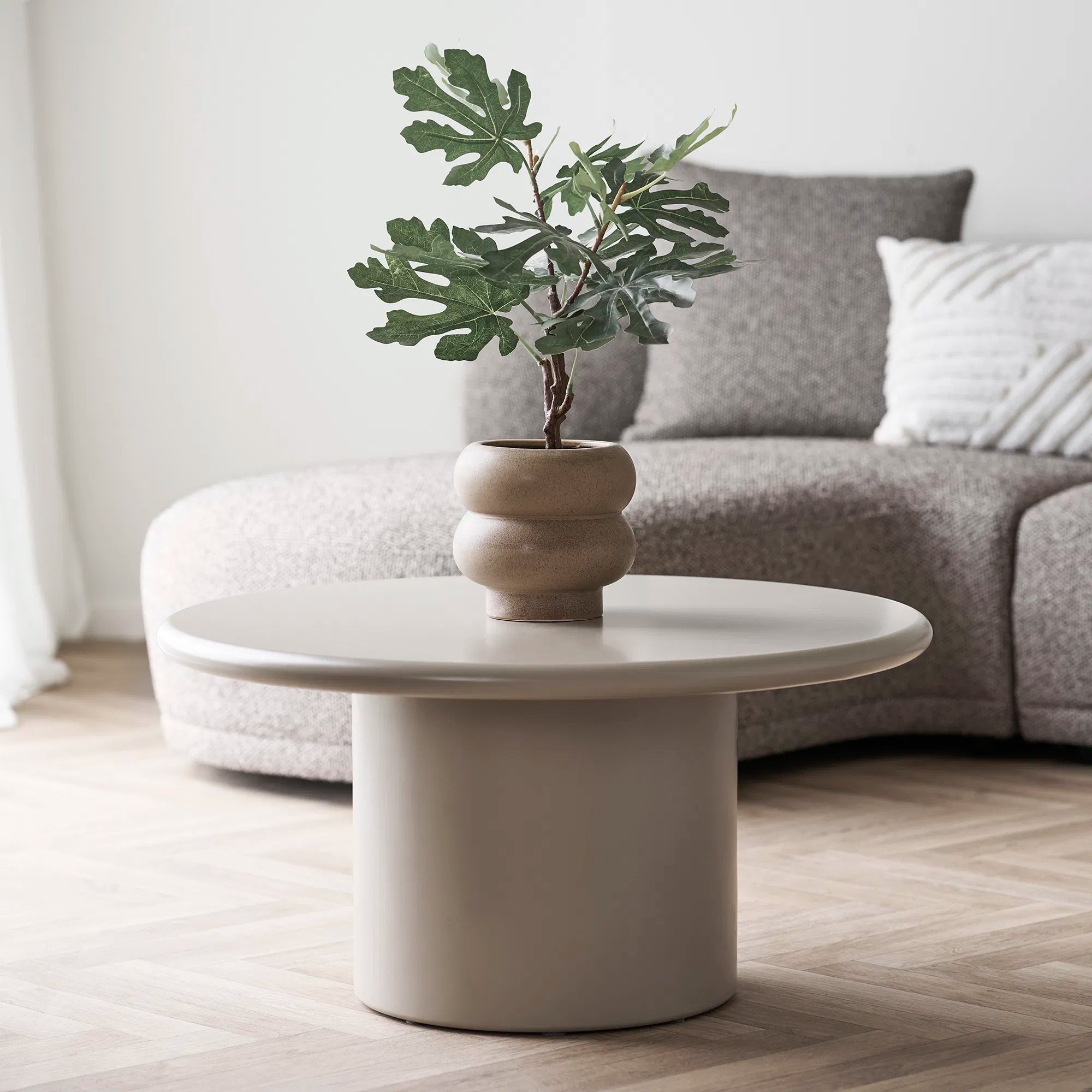 Blumentopf „Arvello“ – Braunes Keramik-Design mit organischer Form