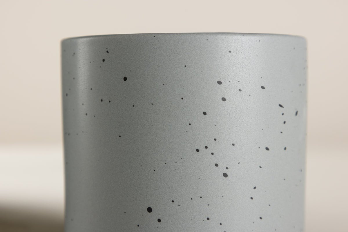 Blumentopf Lumen - im schlichten Design aus Keramik