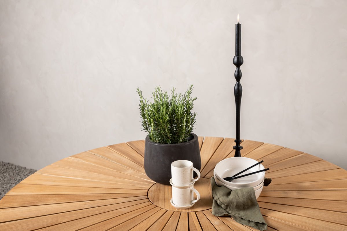 Gartentisch Mirani - ein runder Esstisch aus Metall und Teakholz