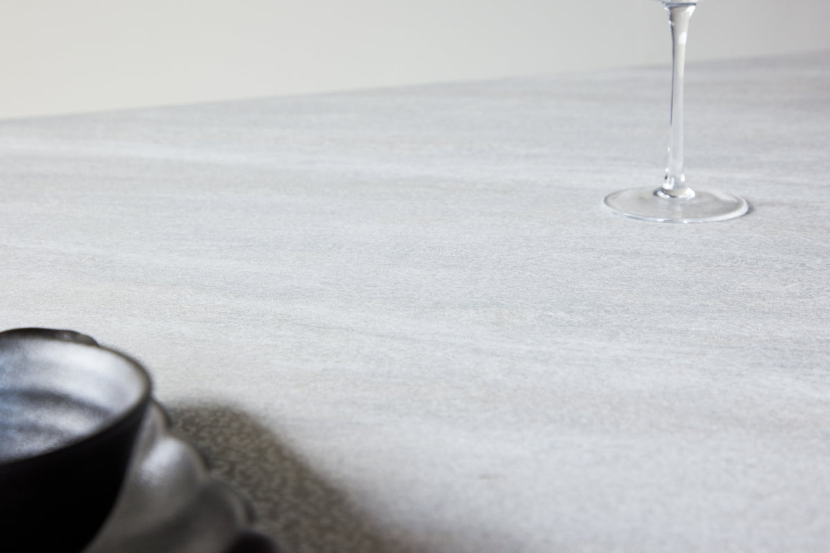 Esstisch Lior 120×120 cm in Hellgrau mit MDF-Gestell