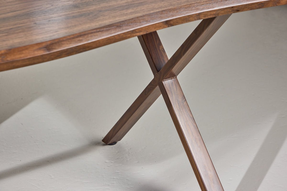 Esstisch Talani - vereint modernes Design mit einer warmen, eleganten Ausstrahlung