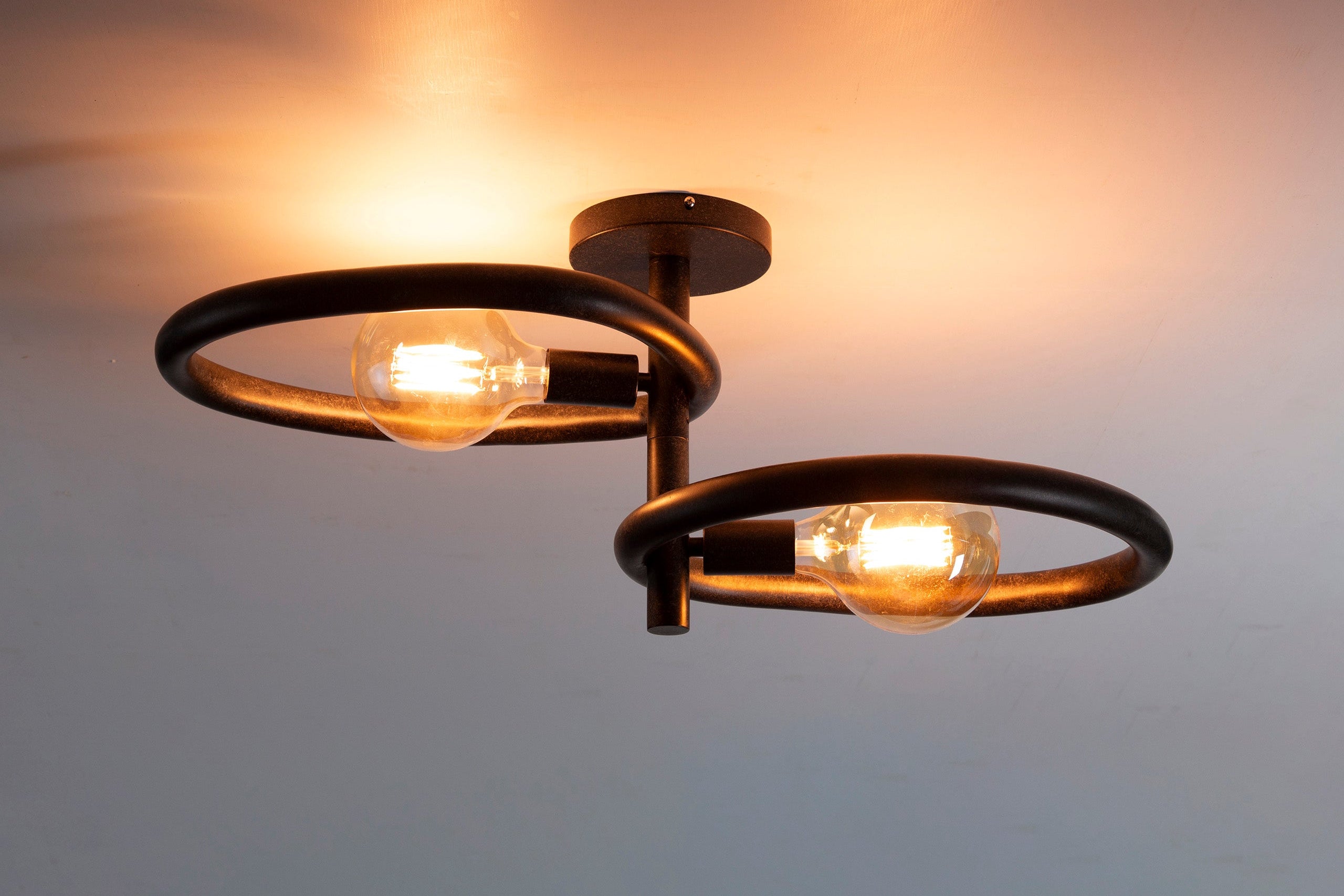 Deckenleuchte „Orelia“ – Metallleuchte in Schwarz mit drehbaren Lichtköpfen