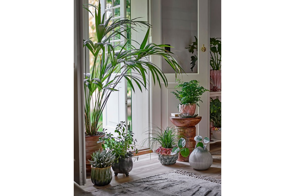 Blumentopf Fiora – Steingut mit verspielten Vogeldetails