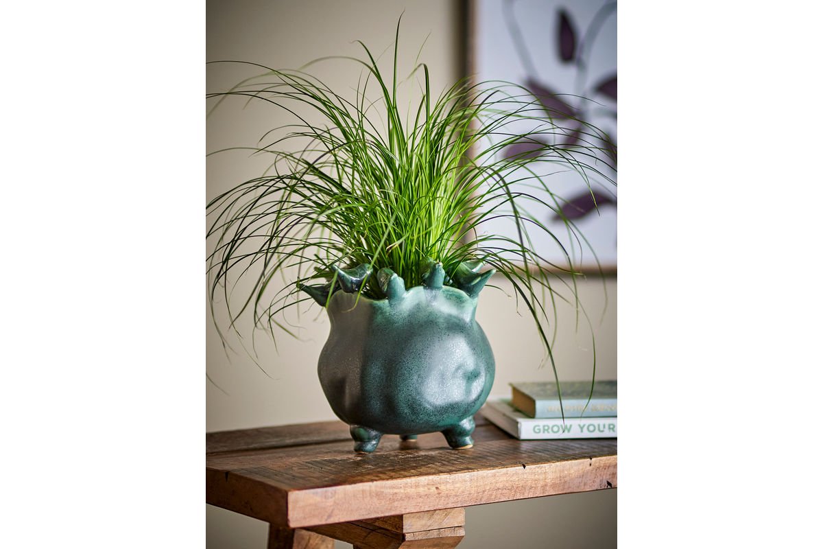 Blumentopf Fiora – Steingut mit verspielten Vogeldetails