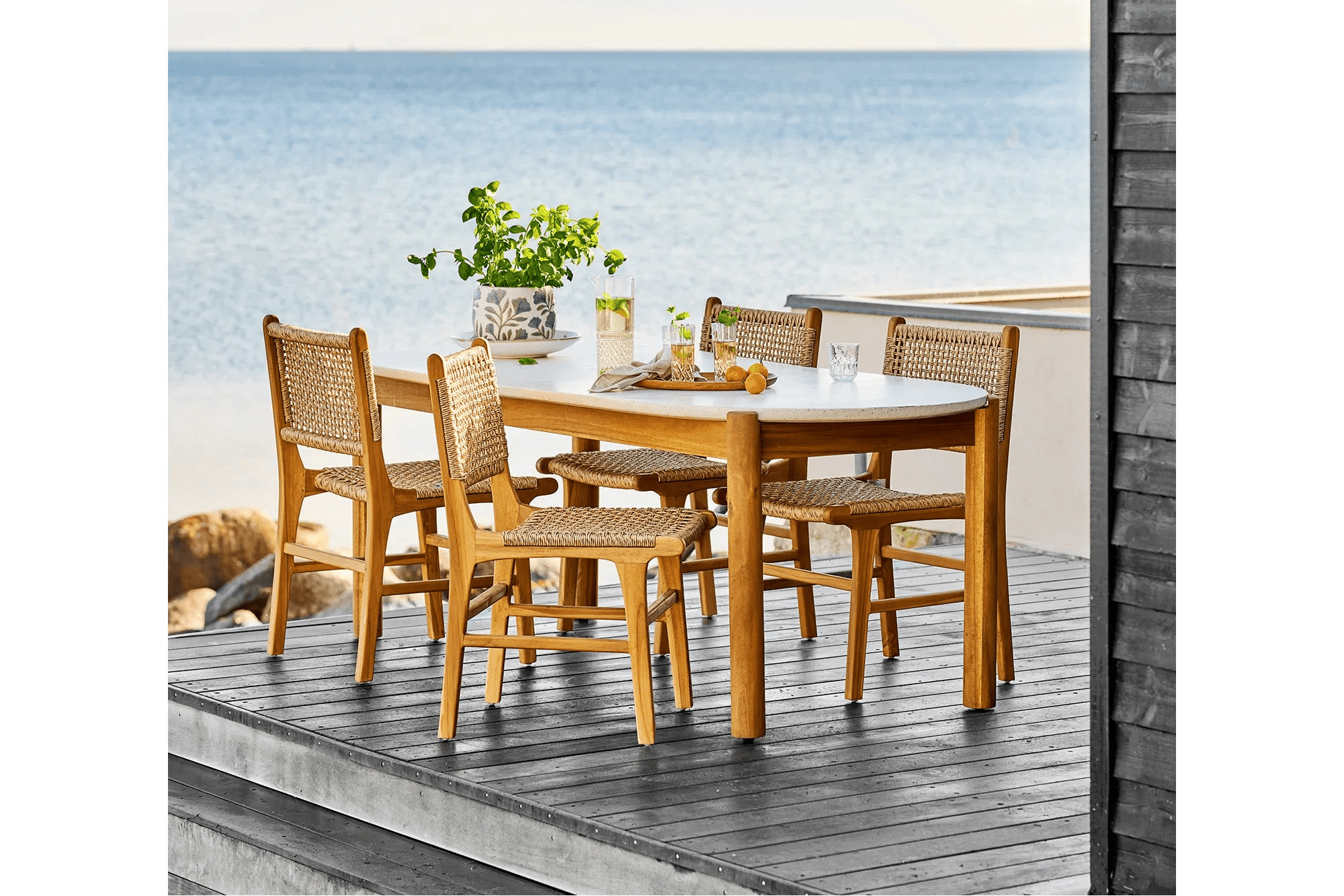 Garten Esstisch Kaldvila - aus Akazie und Terazzo