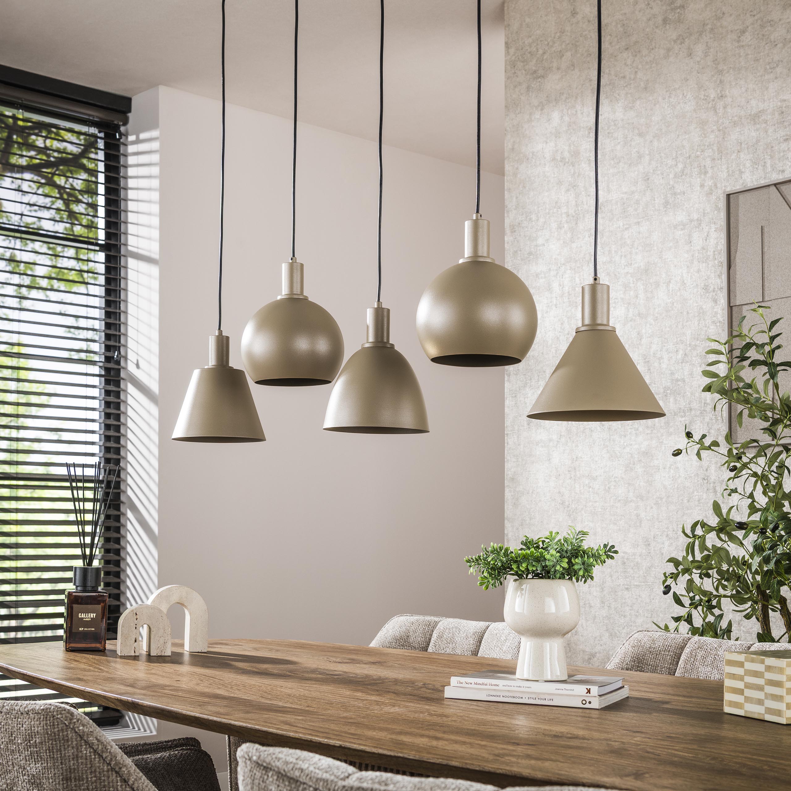 Pendelleuchte "Lumiselle“ – 5 Leuchten aus Metall in unterschiedlichen Formen in Beige oder Bronze