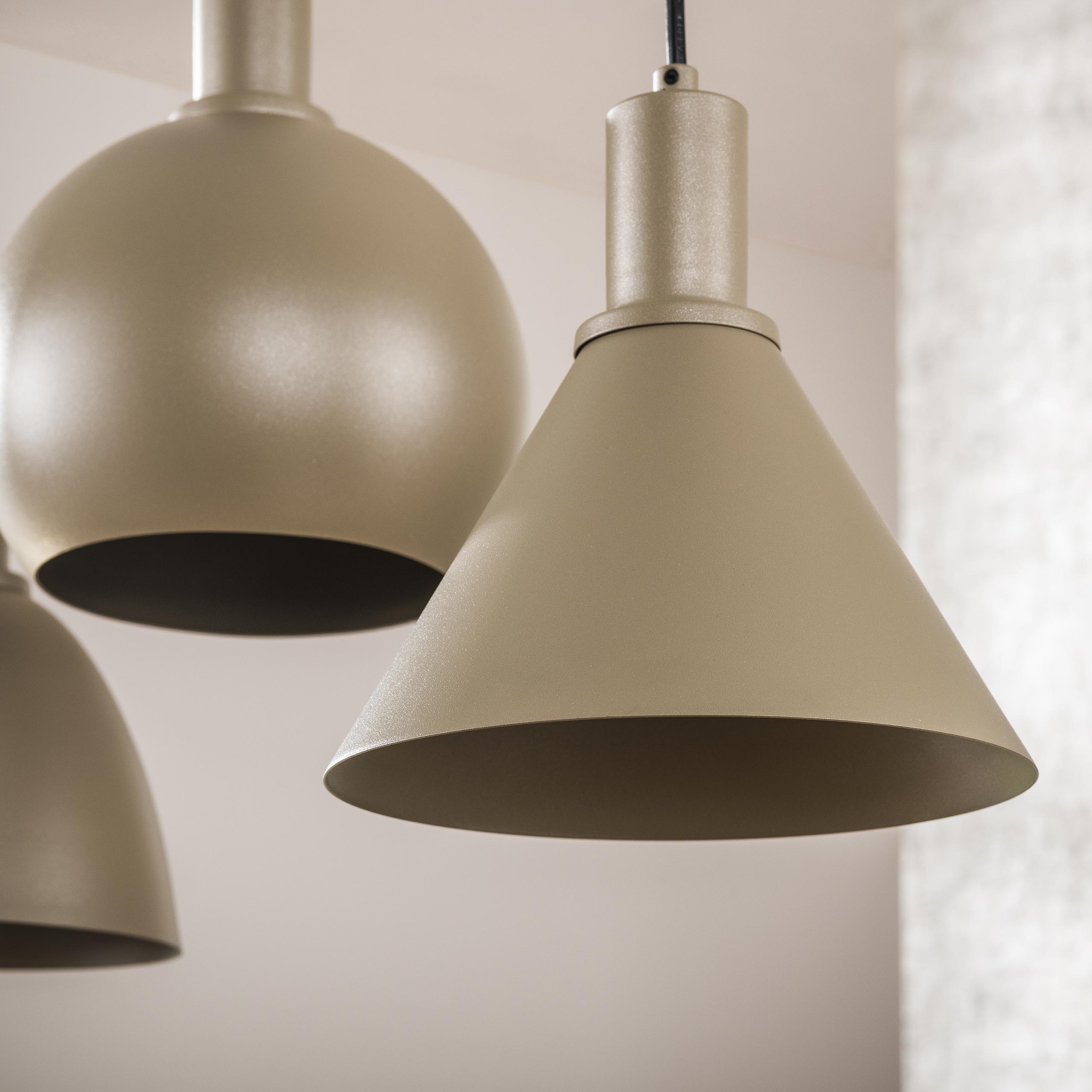 Pendelleuchte Bravino – Fünf Metallschirme in Braun oder Beige (5-flammig)