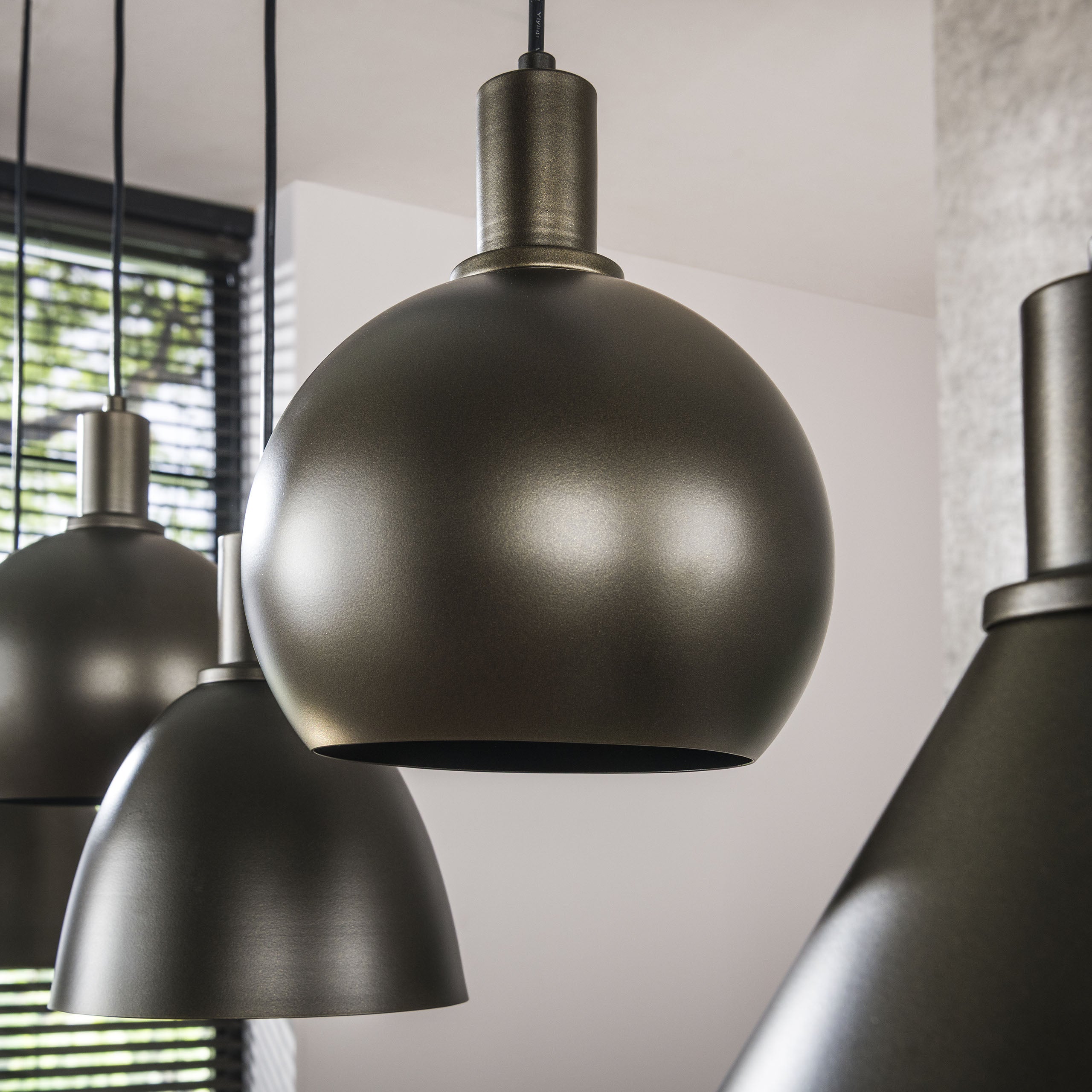 Pendelleuchte Bravino – Fünf Metallschirme in Braun oder Beige (5-flammig)