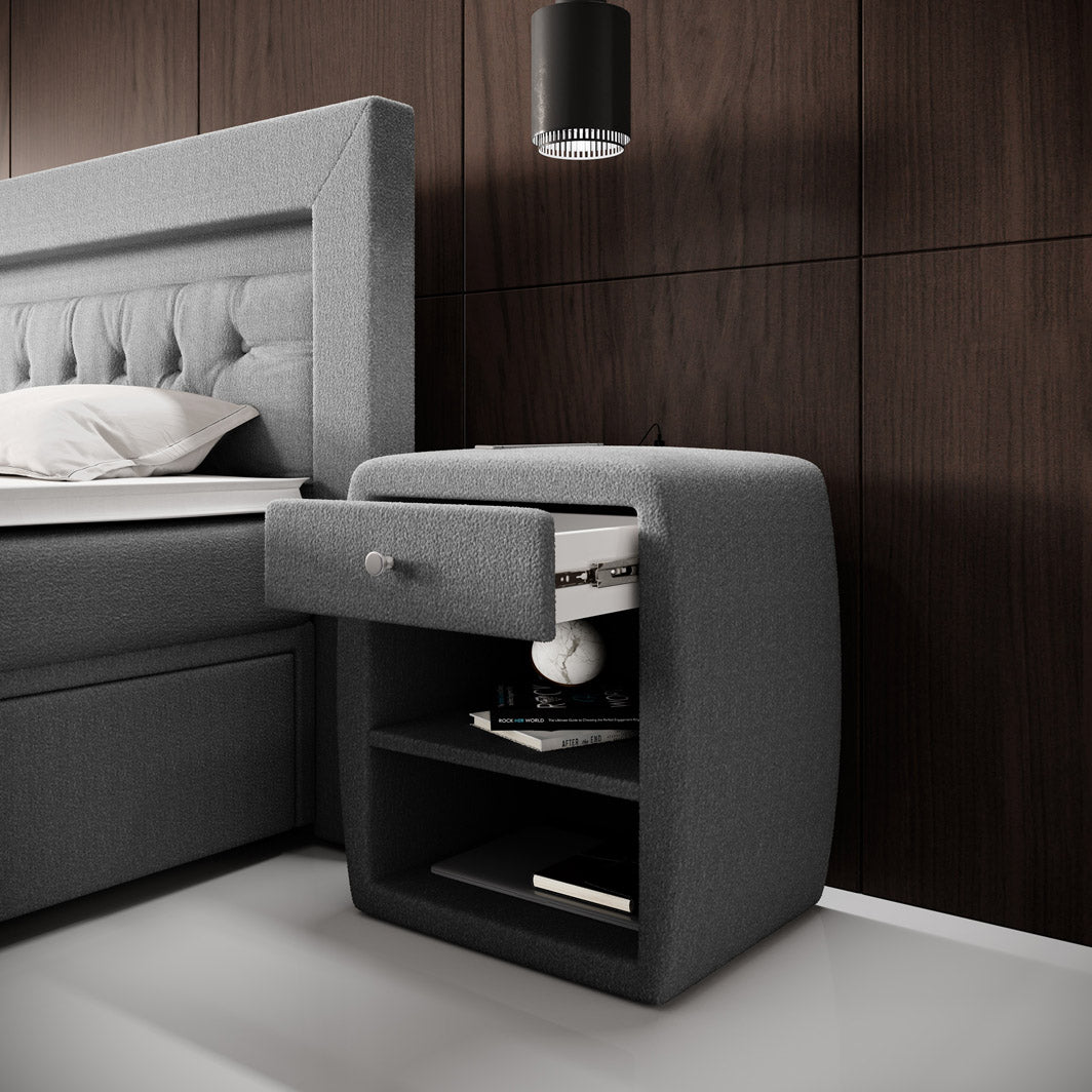 Designer Nachttisch Lilly mit USB Anschluss in Bouclé