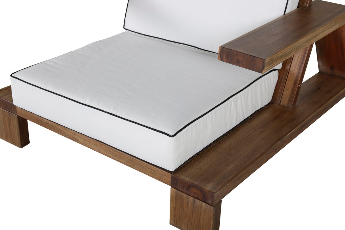 Garten-Loungesessel Daria - aus Akazienholz mit weißen Kissen