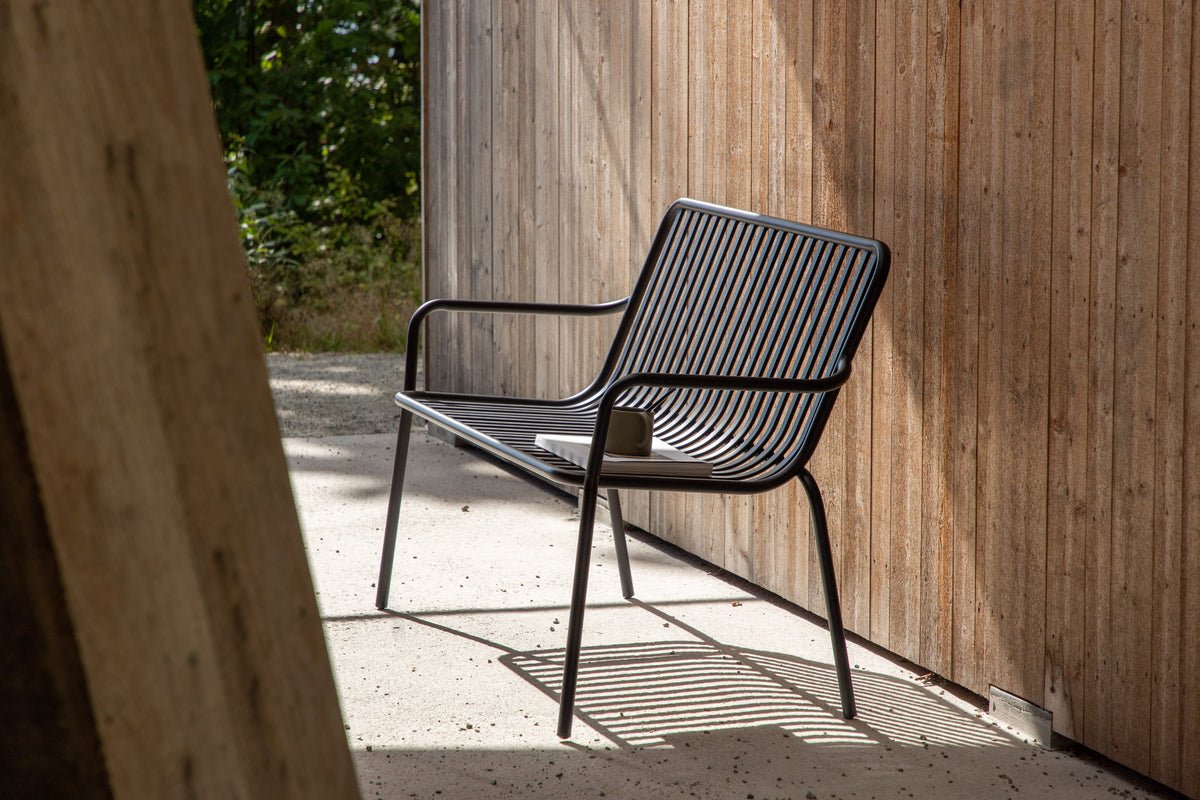 Gartenbank Rover - in beigefarbener oder schwarzer Aluminiumoptik