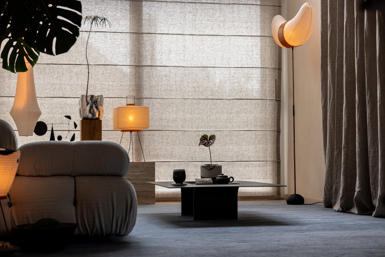 Couchtisch Cut – Minimalistisches Stahl-Design mit kreativer Öffnung