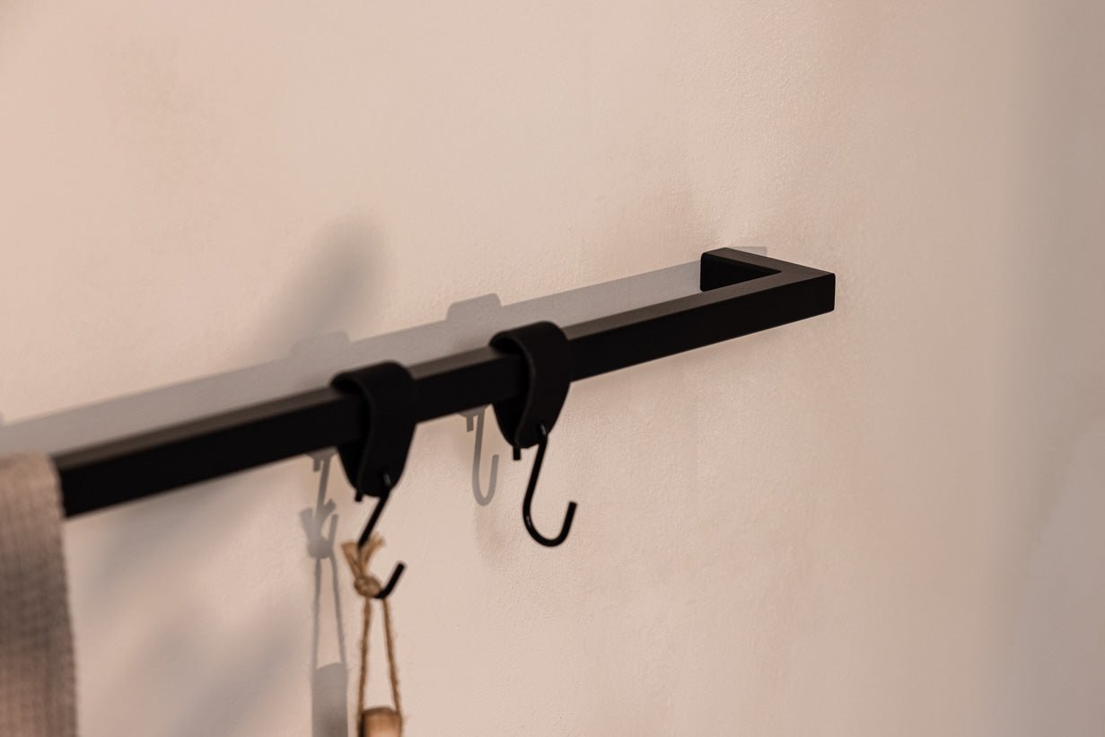 Leder Kleiderhaken Arcoro aus Stahl & Echtleder