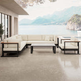 Vayla – Loungegruppe mit Ecksofa, Loungesessel & Tisch aus schwarzem Aluminium | Aevora™ Kollektion