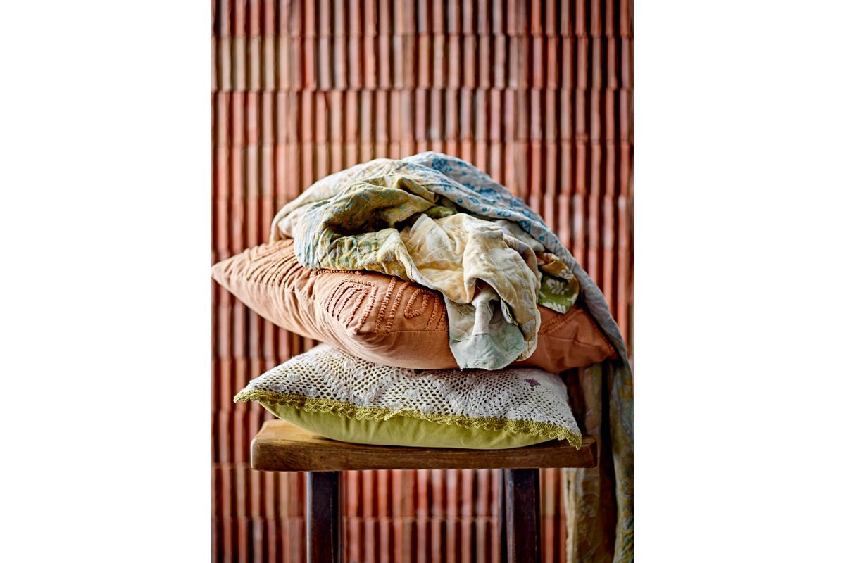 Tagesdecke Kalima – Handgefertigter Sari-Quilt in Gelb