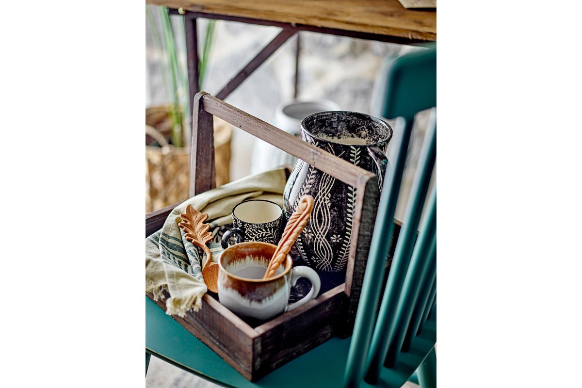 Krug Naira – handbemaltes Steingut in Schwarz