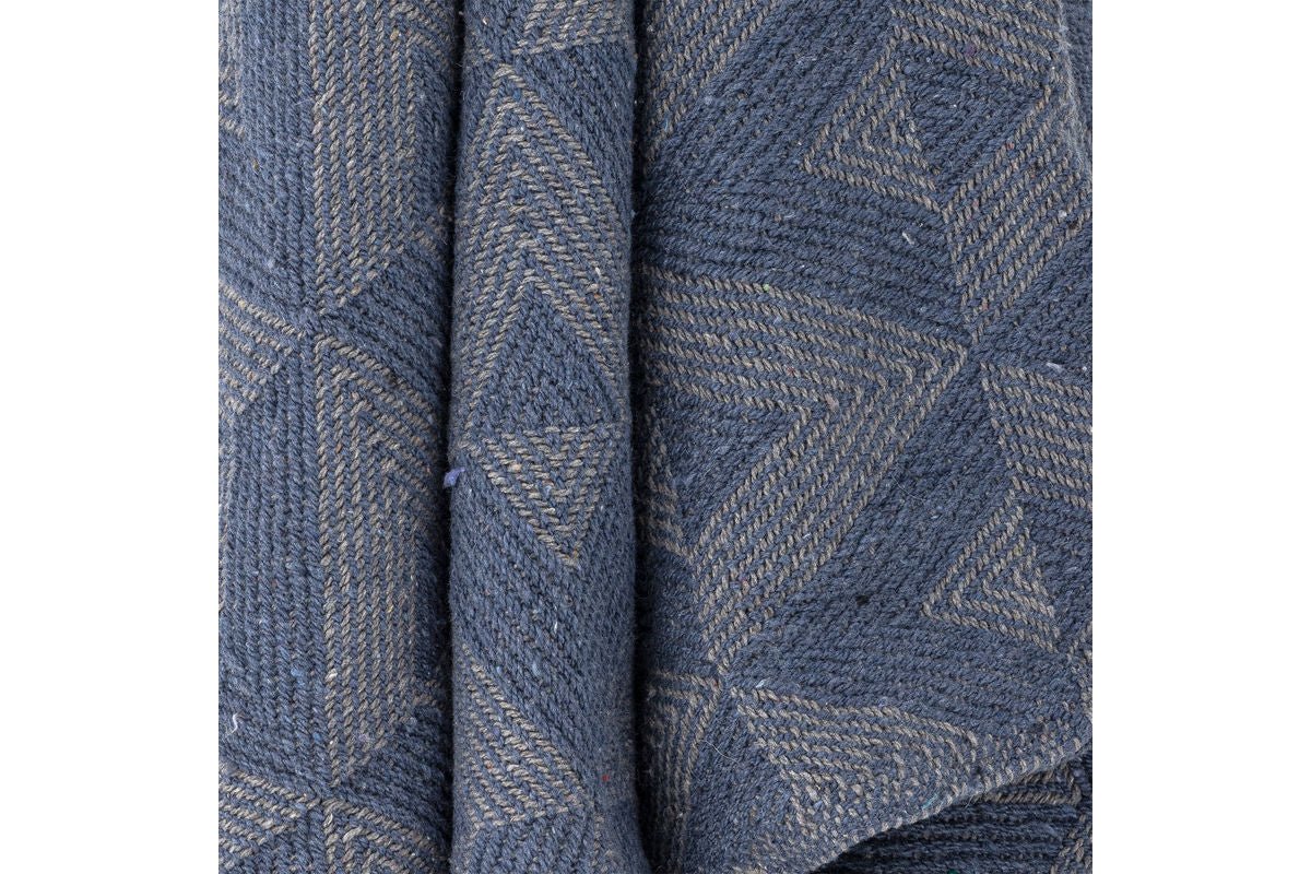 Überwurfdecke Runa- Blau, aus recycelter Baumwolle