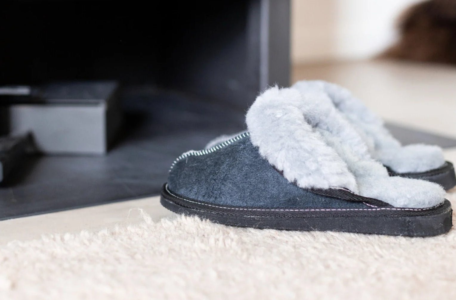 Lammfell Damen Hausschuhe Nuvia – Echtes Lammfell in Grau