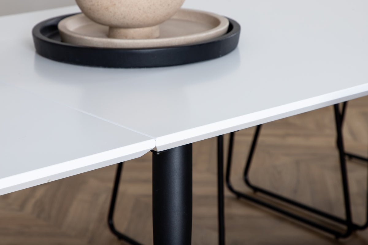 Esstisch Nepal - rechteckiger Esstisch mit Stahlbeinen und weißer Tischplatte