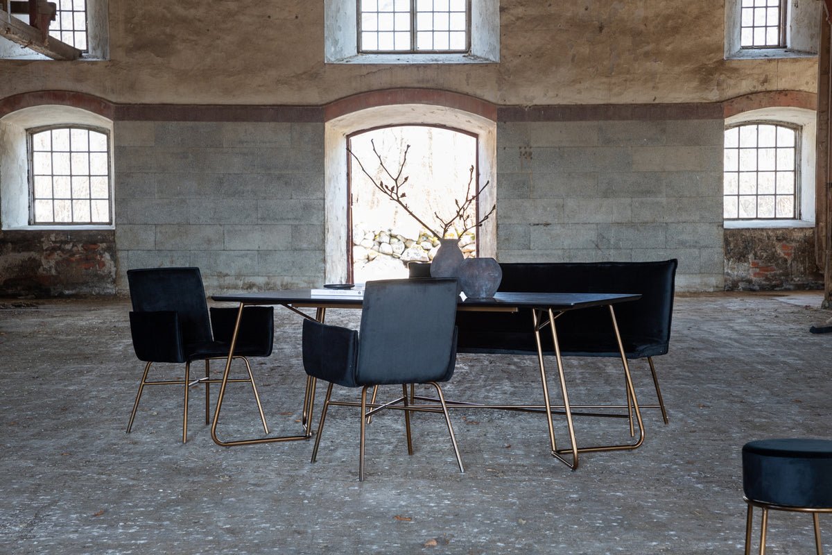 Esstisch Tanoa -  ein skandinavisch inspiriertes Design mit leicht ausgestellten Beinen