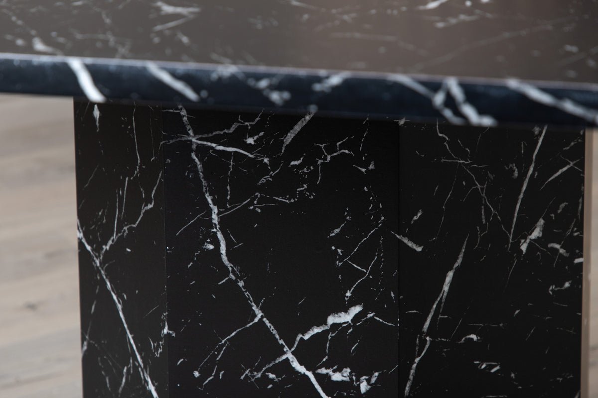 Esstisch Orani - ruht auf einem robusten Rahmen, der Stabilität und Design vereint