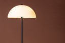 Stehlampe Eloria – Halbkugel-Design in Weiß & Schwarz (Höhe 155 cm)