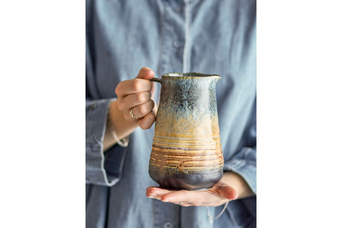 Krug Elvara – Steingut mit reaktiver Glasur in Mehrfarboptik