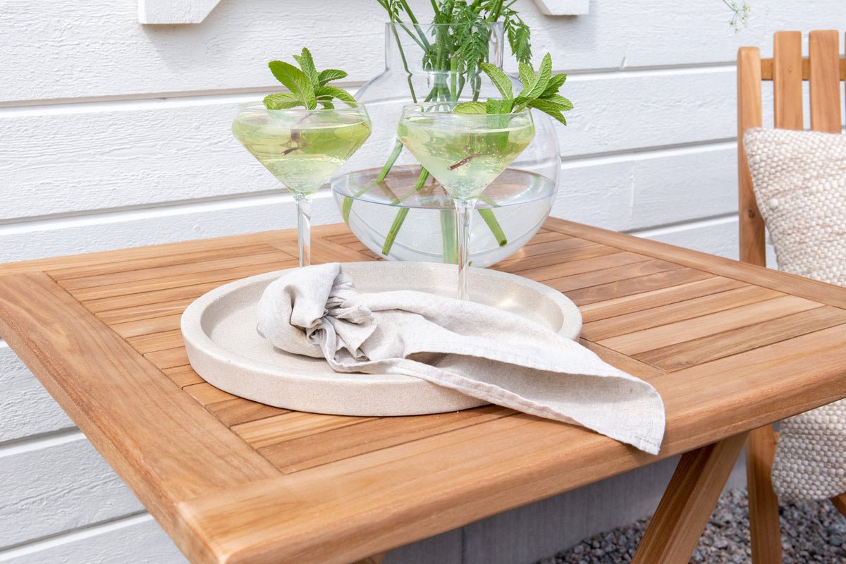 Gartentisch Siana - ein eckiger Esstisch aus Teakholz