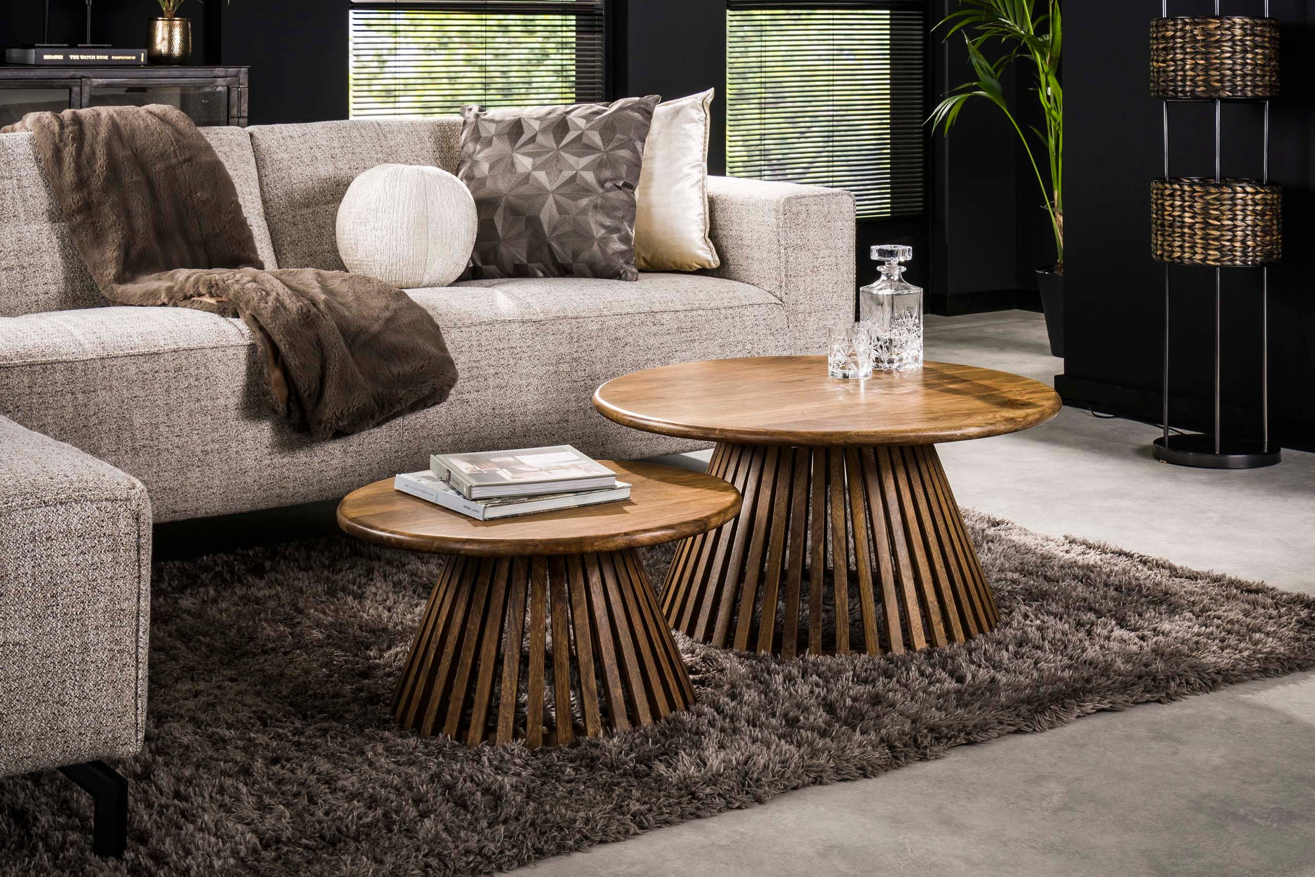 Couchtisch Savira - 2er Set aus Mangoholz mit konischem Tischfuß
