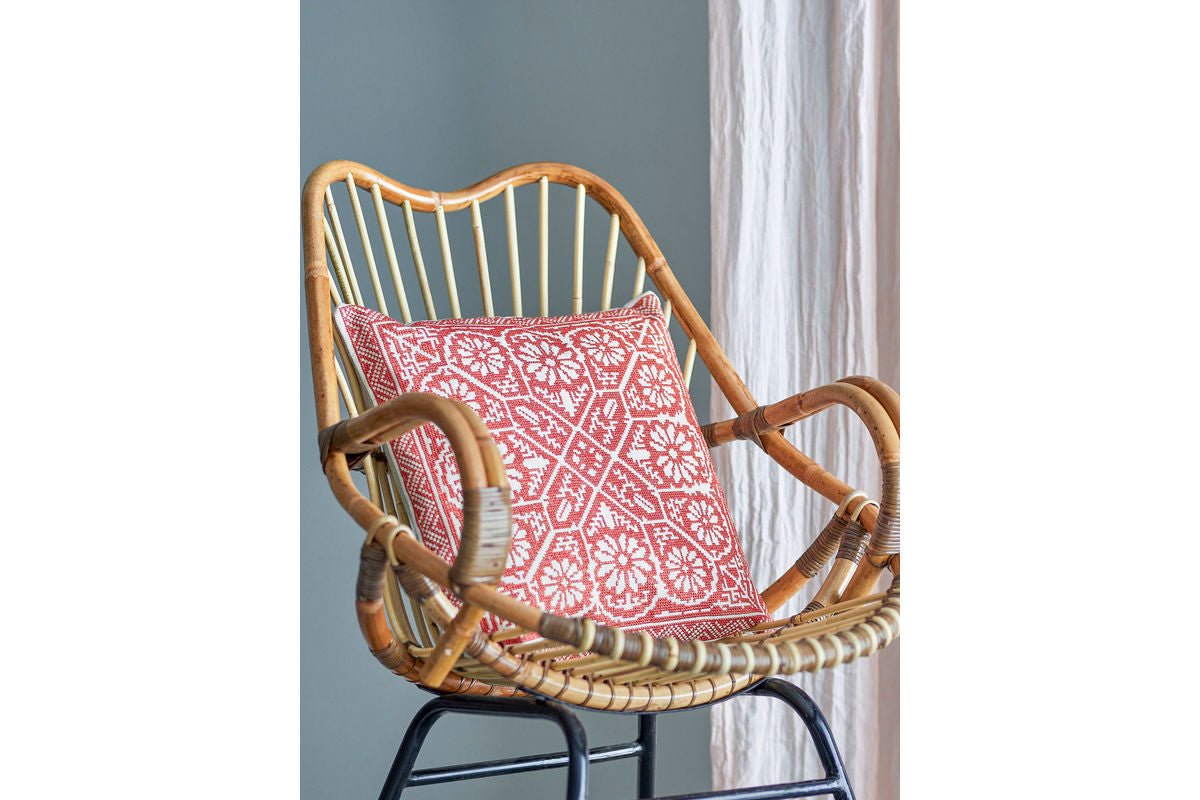 Zierkissen Toledo – Traditionelles Stickmuster in Rottönen