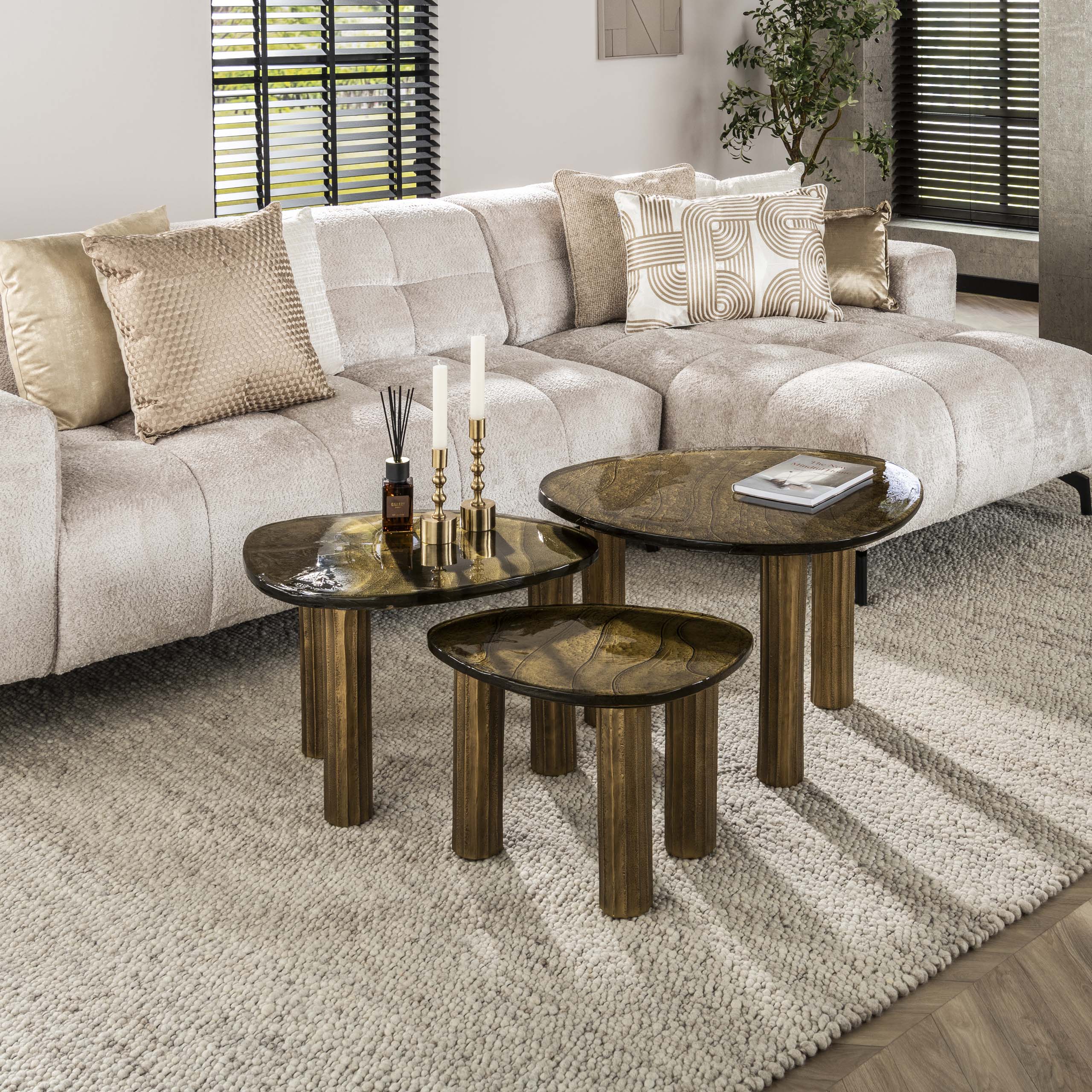 Couchtisch Elysium - Größe L in Antikkupfer oder Antikgold mit Gussglas