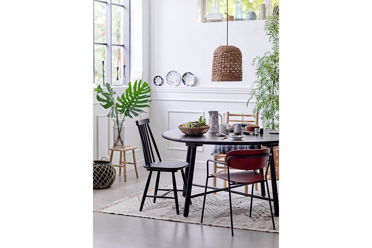 Krug Tiva – handbemaltes Steingut in verschiedenen Farben