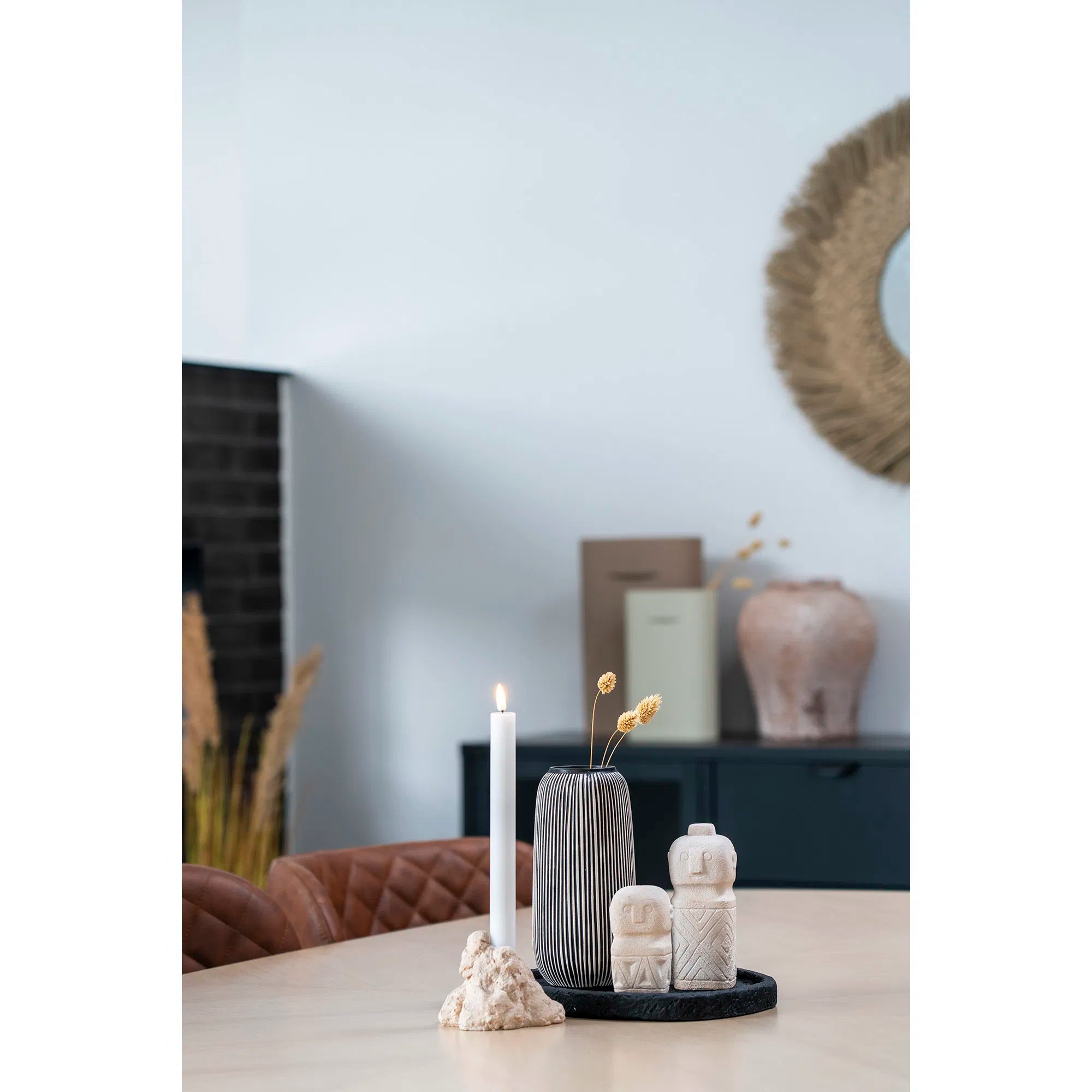 Tablett „Nerova“ – Schwarzes Zement-Design