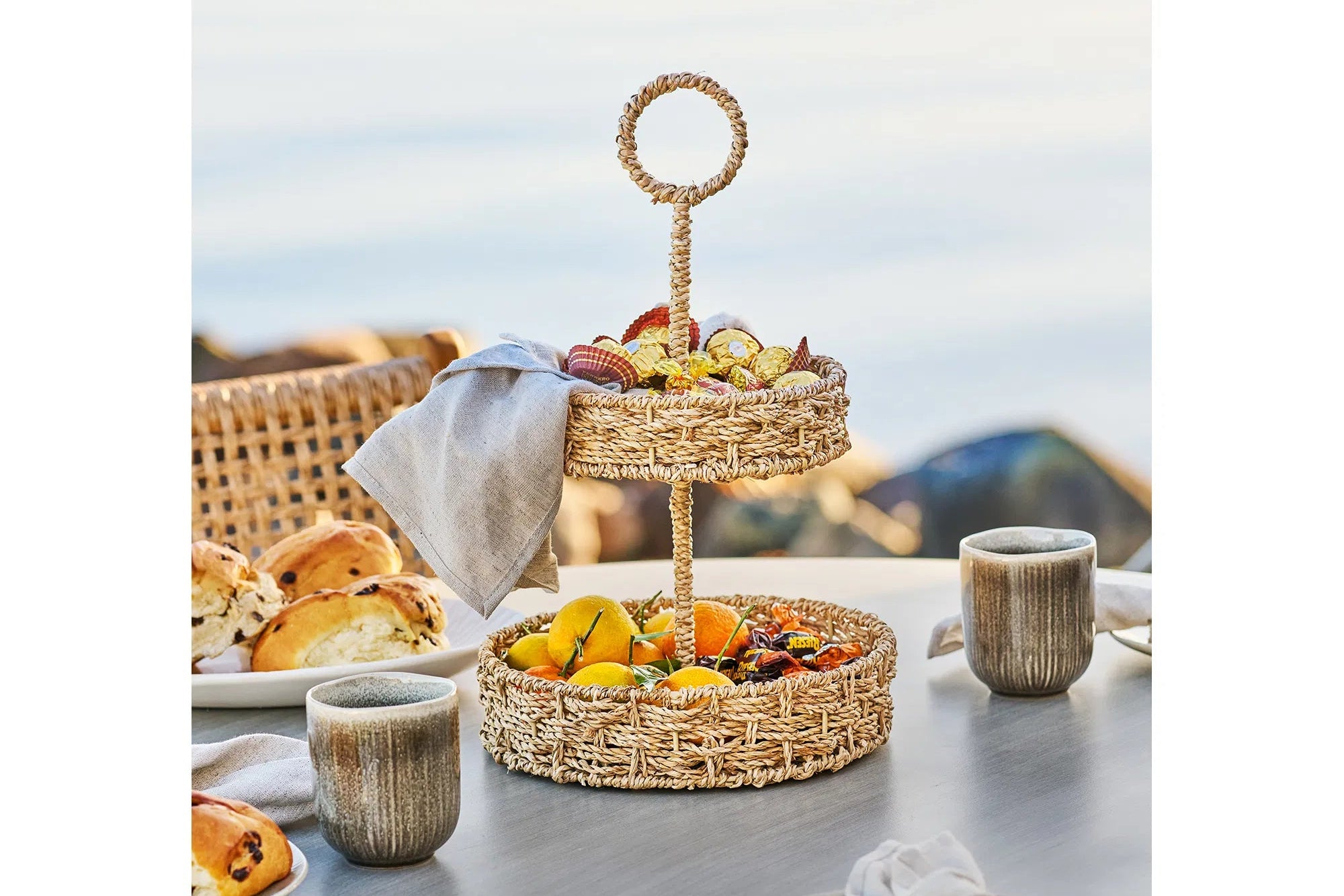 Serviertablett Solvaina - Flechtdesign aus Seegras