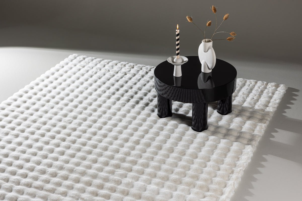 Teppich Niva – in zwei Farben aus Polyester & Veloursleder