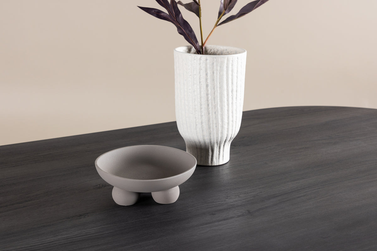 Esstisch Veyla - ein ovaler Esstisch in elegantem Schwarz