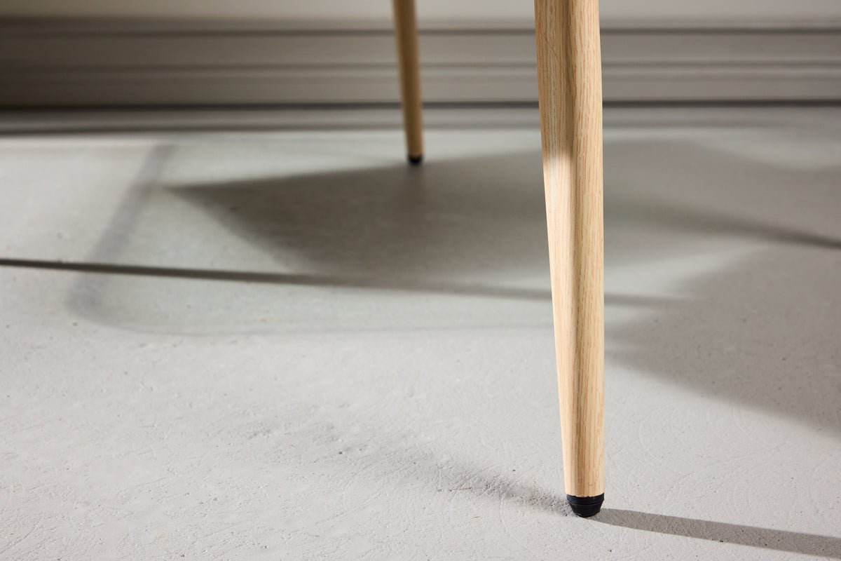 Sessel Zara  - mit Holzoptik-Beinen und Kunstfell-Bezug