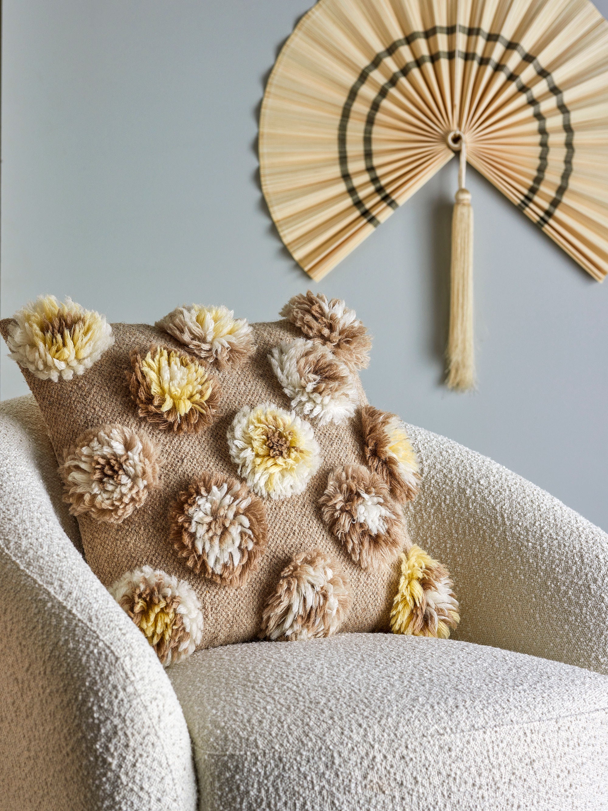 Zierkissen Florenz – Getuftete Wollblumen in natürlicher Farbwelt