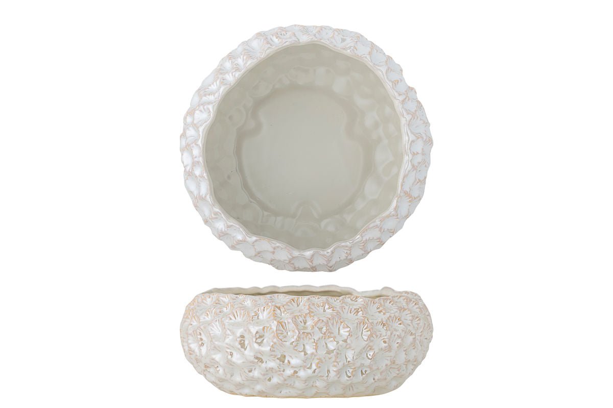 Schale Noemi – Steingutschale in Weiß mit skulpturalem Muschelrand