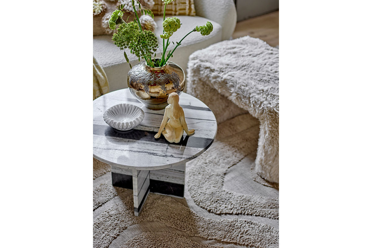 Couchtisch Alvaro – Skulpturaler Marmor in Weiß-Schwarz