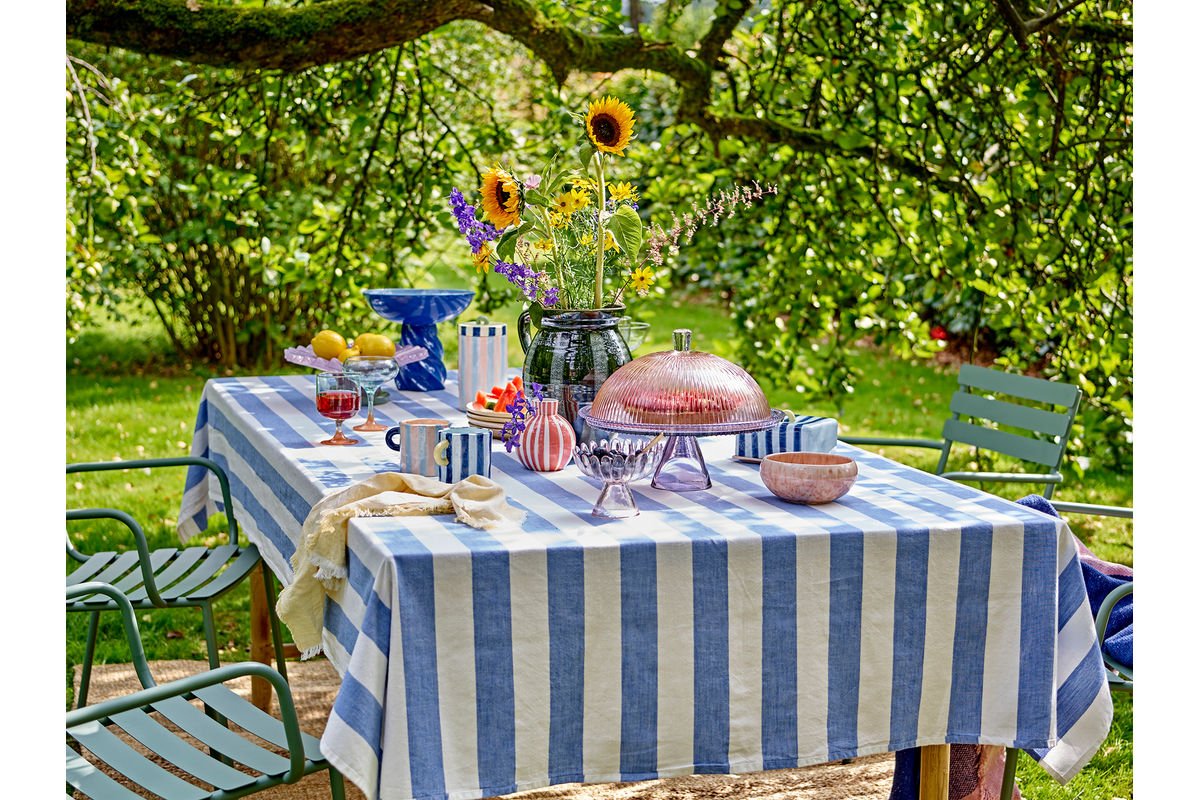 Kuchenteller Liréa mit Glasglocke – Farbverlauf mit feiner Riffelung
