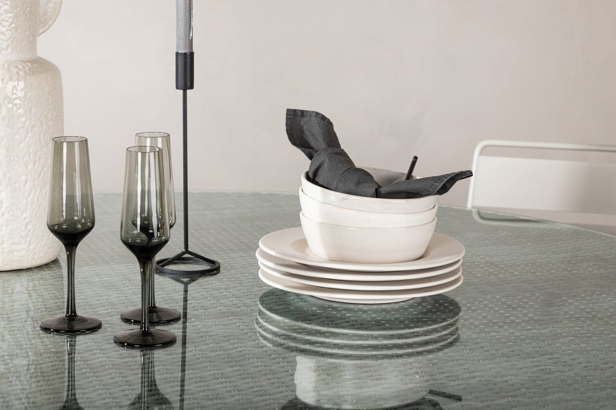 Gartentisch Eluno - das moderne Design schafft eine gemütliche Atmosphäre