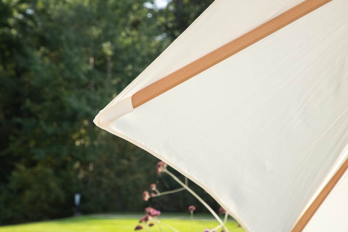 Garten Sonnenschirm Valenza – Ø250 cm in Schwarz oder Weiß