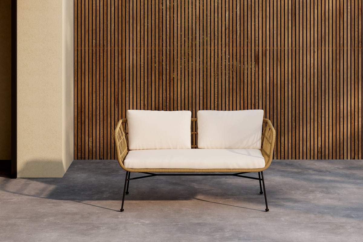 Gartenbank Isolde - In Naturoptik oder Schwarz inkl. Kissen